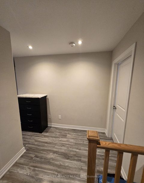 Photo 16 at 27 - 1 Leggott Avenue, Painswick North, Barrie