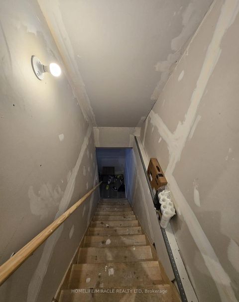 Photo 24 at 27 - 1 Leggott Avenue, Painswick North, Barrie