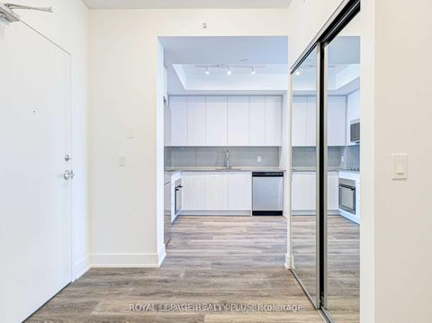 Photo 4 at 2107 - 297 Oak Walk Drive, RO River Oaks, Oakville