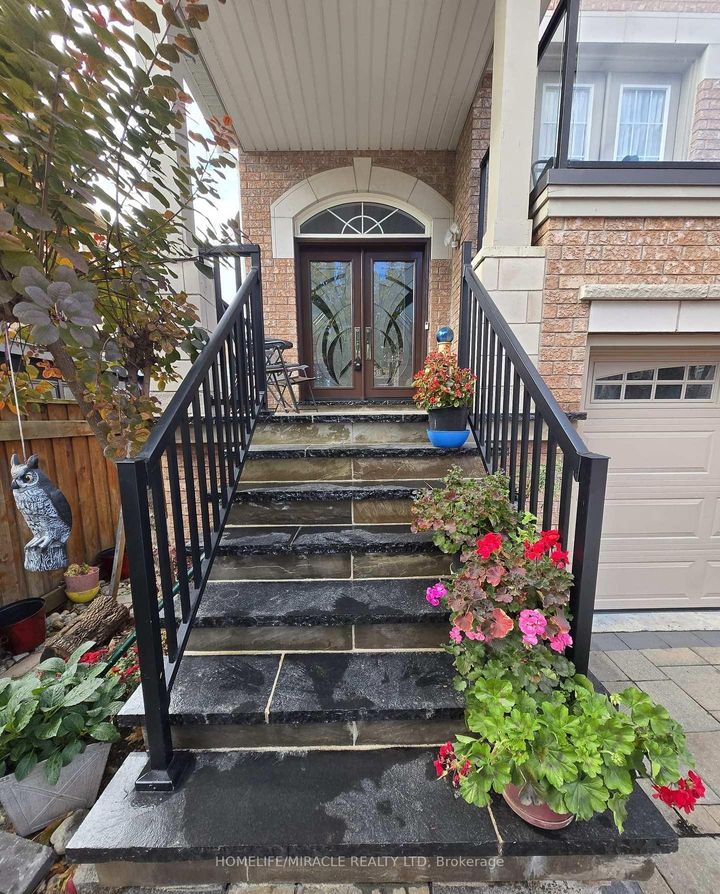 Photo 1 at 10 Gina Drive, Vellore Village, Vaughan