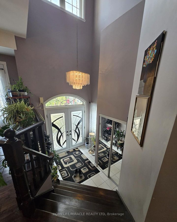 Photo 3 at 10 Gina Drive, Vellore Village, Vaughan