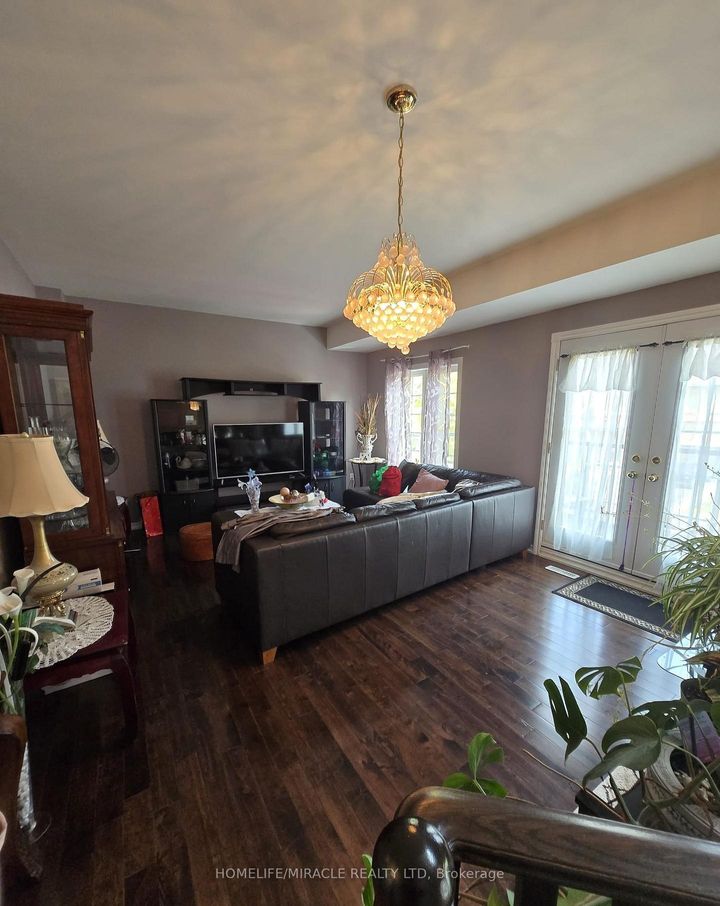 Photo 16 at 10 Gina Drive, Vellore Village, Vaughan