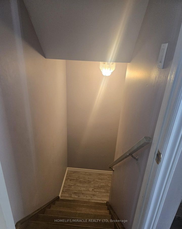 Photo 19 at 10 Gina Drive, Vellore Village, Vaughan