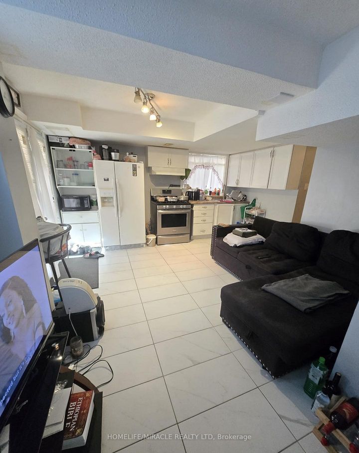 Photo 23 at 10 Gina Drive, Vellore Village, Vaughan