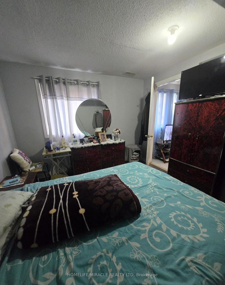 Photo 28 at 10 Gina Drive, Vellore Village, Vaughan