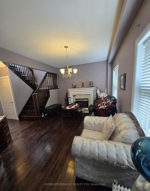 Photo 5 at 10 Gina Drive, Vellore Village, Vaughan