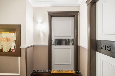 Photo 2 at 216 - 7 Bishop Avenue, Newtonbrook East, Toronto