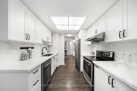 Photo 17 at 216 - 7 Bishop Avenue, Newtonbrook East, Toronto