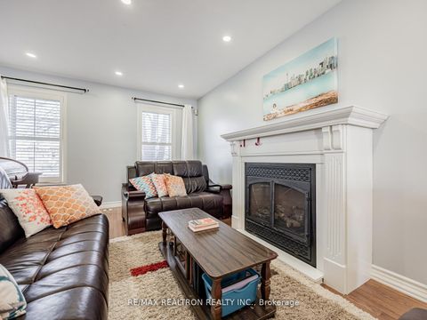 Photo 5 at 15D Overlea Boulevard, Thorncliffe Park, Toronto