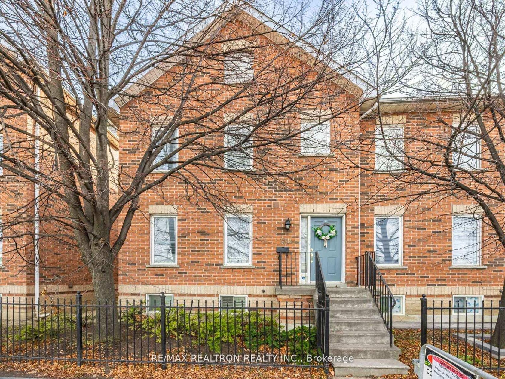 15D Overlea Boulevard, Thorncliffe Park, Toronto 