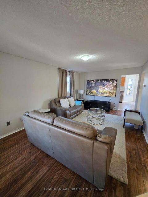 Photo 5 at 29 Nicholson Drive, Ardagh, Barrie