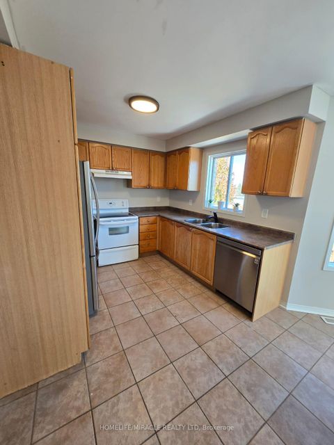 Photo 10 at 29 Nicholson Drive, Ardagh, Barrie