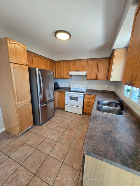 Photo 11 at 29 Nicholson Drive, Ardagh, Barrie