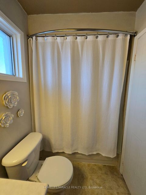 Photo 27 at 29 Nicholson Drive, Ardagh, Barrie