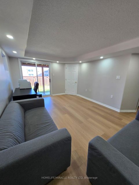 Photo 35 at 29 Nicholson Drive, Ardagh, Barrie