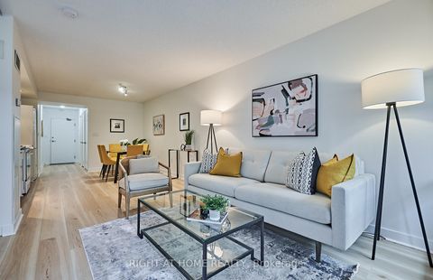 Photo 2 at 323 - 4K Spadina Avenue, Waterfront Communities C1, Toronto