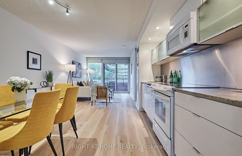 Photo 4 at 323 - 4K Spadina Avenue, Waterfront Communities C1, Toronto