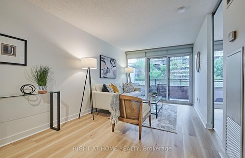 Photo 5 at 323 - 4K Spadina Avenue, Waterfront Communities C1, Toronto