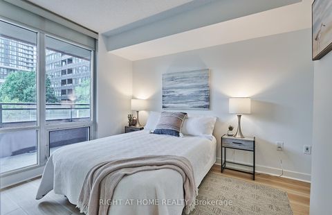 Photo 10 at 323 - 4K Spadina Avenue, Waterfront Communities C1, Toronto