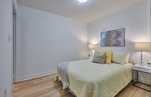 Photo 14 at 323 - 4K Spadina Avenue, Waterfront Communities C1, Toronto