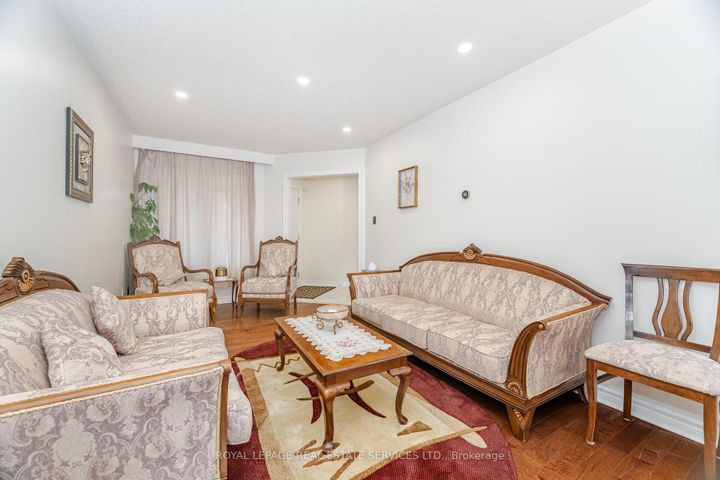 Photo 3 at 52 Wildberry Crescent, Wellington, Brampton