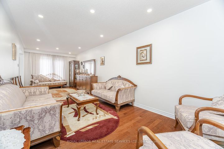 Photo 4 at 52 Wildberry Crescent, Wellington, Brampton