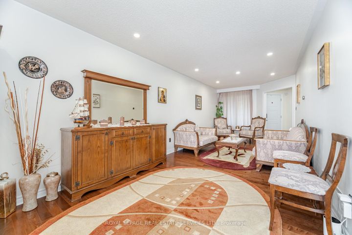 Photo 5 at 52 Wildberry Crescent, Wellington, Brampton