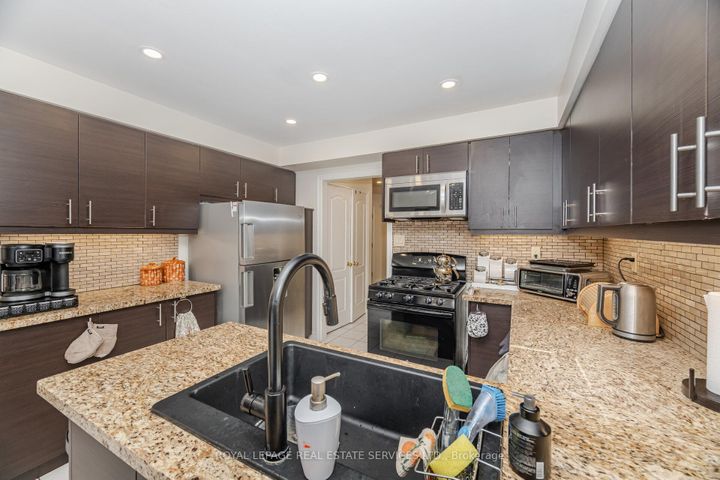 Photo 11 at 52 Wildberry Crescent, Wellington, Brampton