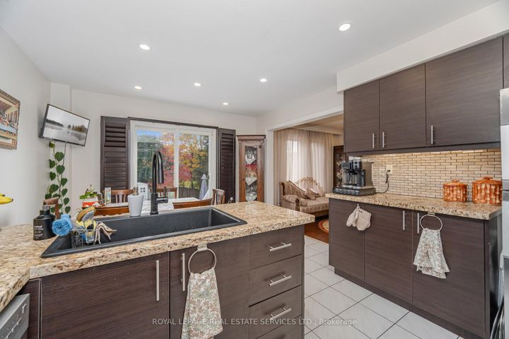 Photo 12 at 52 Wildberry Crescent, Wellington, Brampton