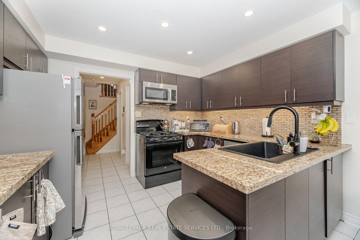 Photo 13 at 52 Wildberry Crescent, Wellington, Brampton