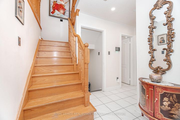 Photo 15 at 52 Wildberry Crescent, Wellington, Brampton