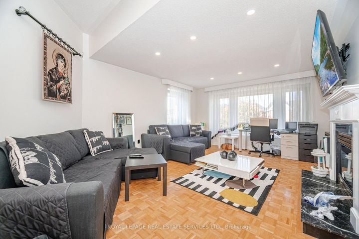Photo 17 at 52 Wildberry Crescent, Wellington, Brampton