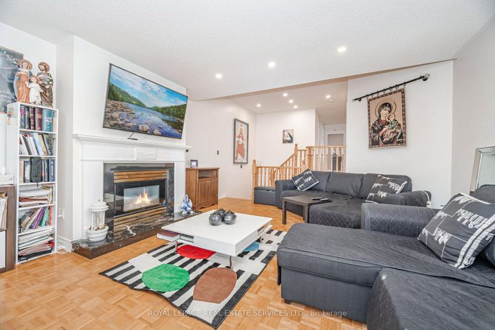 Photo 20 at 52 Wildberry Crescent, Wellington, Brampton