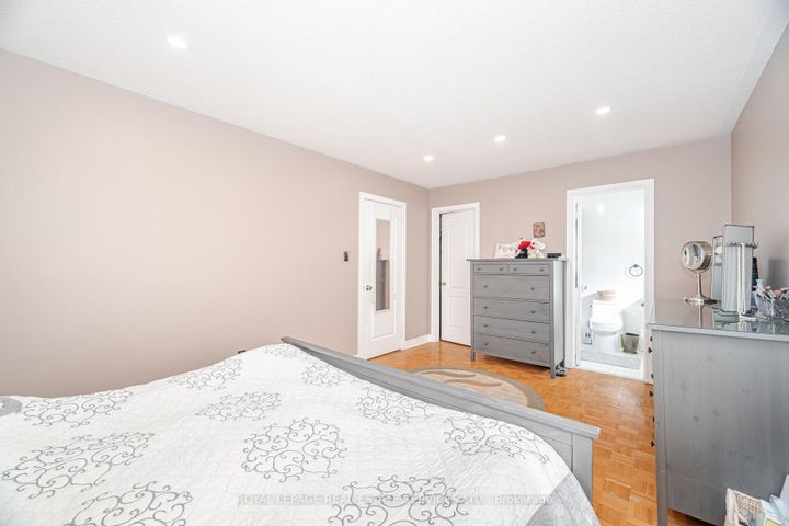 Photo 23 at 52 Wildberry Crescent, Wellington, Brampton