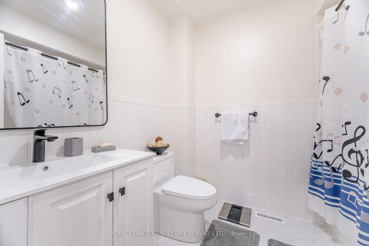 Photo 30 at 52 Wildberry Crescent, Wellington, Brampton