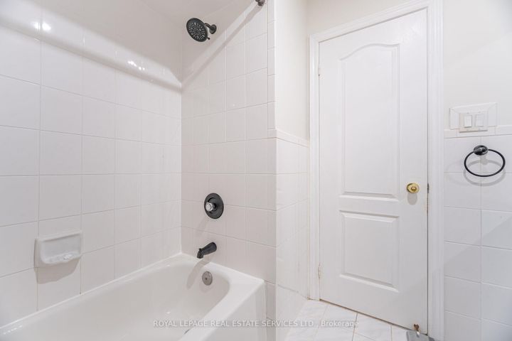 Photo 31 at 52 Wildberry Crescent, Wellington, Brampton