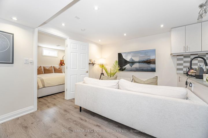 Photo 38 at 52 Wildberry Crescent, Wellington, Brampton