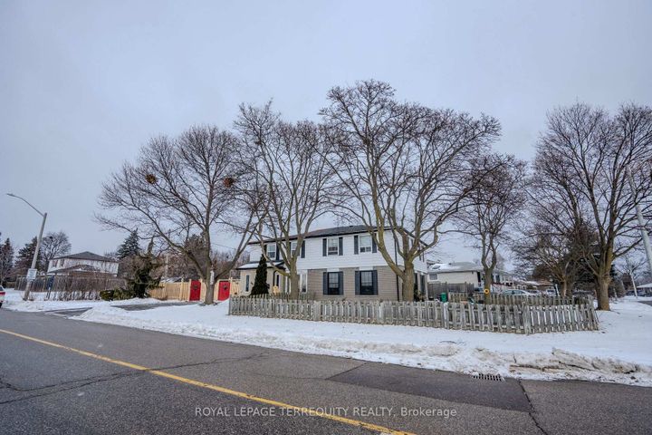 Photo 3 at 65 Dorset Drive, Southgate, Brampton