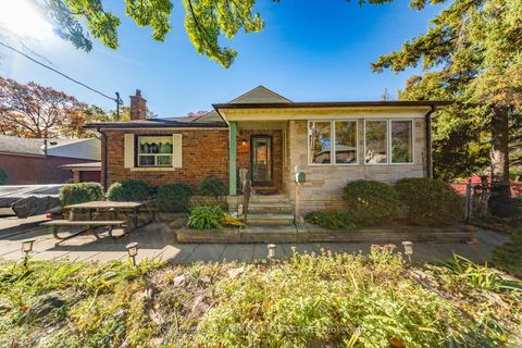 Photo 2 at 1 Aintree Court, Alderwood, Toronto