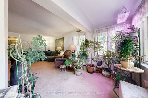 Photo 10 at 1 Aintree Court, Alderwood, Toronto