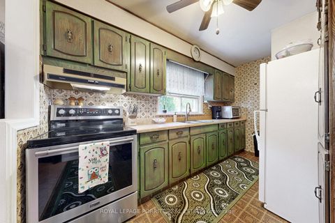 Photo 14 at 1 Aintree Court, Alderwood, Toronto