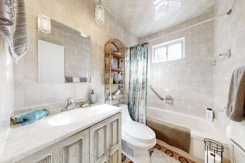 Photo 19 at 1 Aintree Court, Alderwood, Toronto