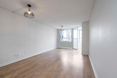 Photo 12 at 1002 - 4 PARK VISTA, Parkview, Toronto