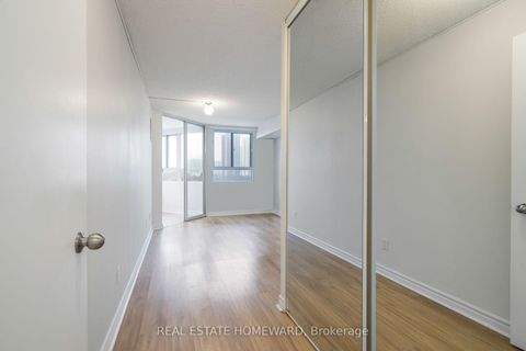 Photo 15 at 1002 - 4 PARK VISTA, Parkview, Toronto