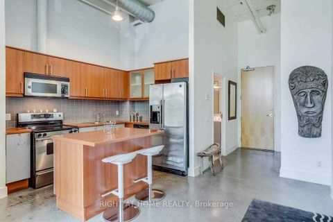 Photo 5 at 109 - 1001 Roselawn Avenue, Belgravia, Toronto