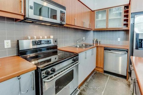 Photo 6 at 109 - 1001 Roselawn Avenue, Belgravia, Toronto