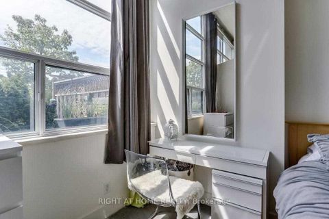 Photo 13 at 109 - 1001 Roselawn Avenue, Belgravia, Toronto