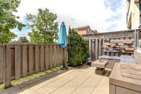 Photo 15 at 109 - 1001 Roselawn Avenue, Belgravia, Toronto