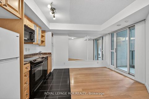 Photo 6 at 310 - 600 Fleet Street, Niagara, Toronto