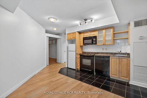 Photo 8 at 310 - 600 Fleet Street, Niagara, Toronto